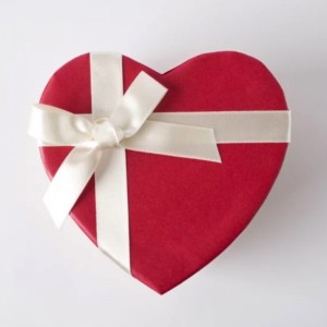 две части жесткой коробки сердца коробка шестиугольная коробка и круглая бумажная трубка