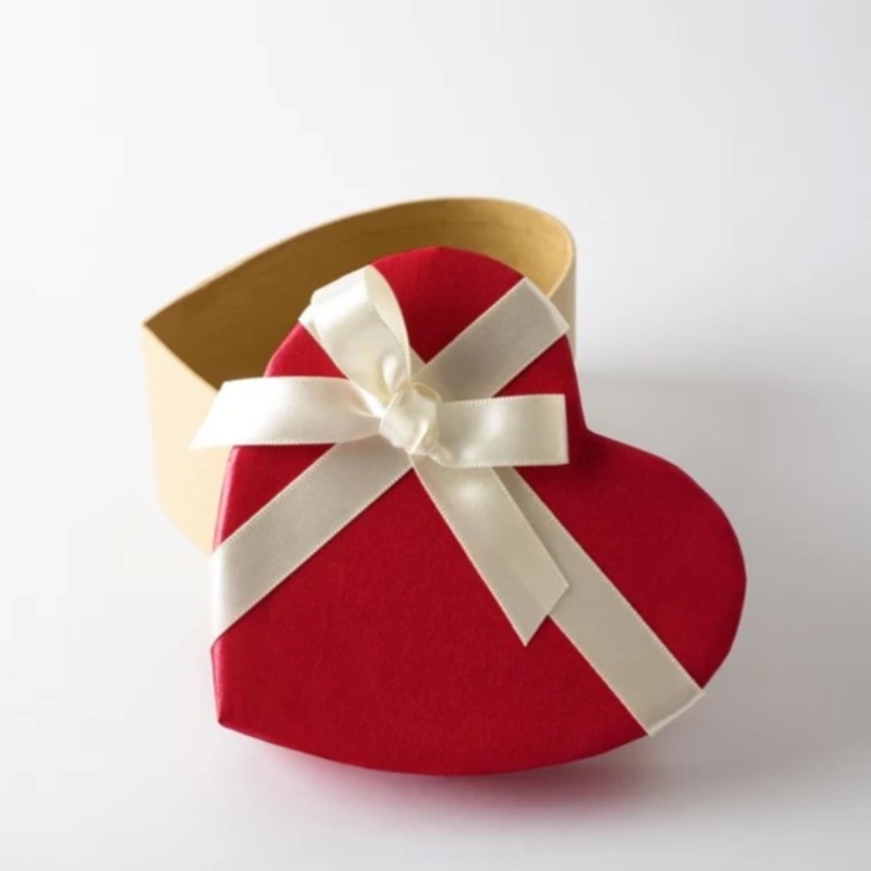 две части жесткой коробки сердца коробка шестиугольная коробка и круглая бумажная трубка